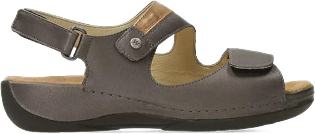 Quarter turn view Women&