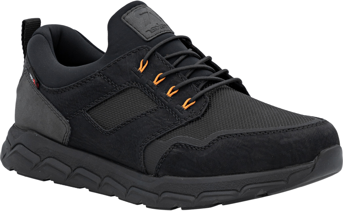 Quarter turn view Men&