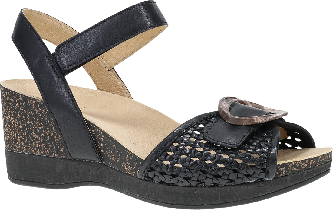 Quarter turn view Women&