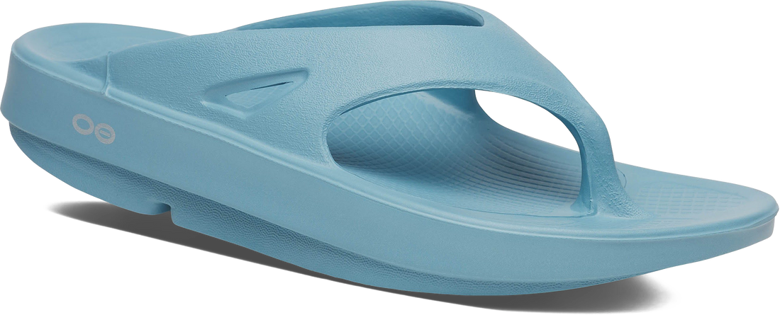 Quarter turn view Women&