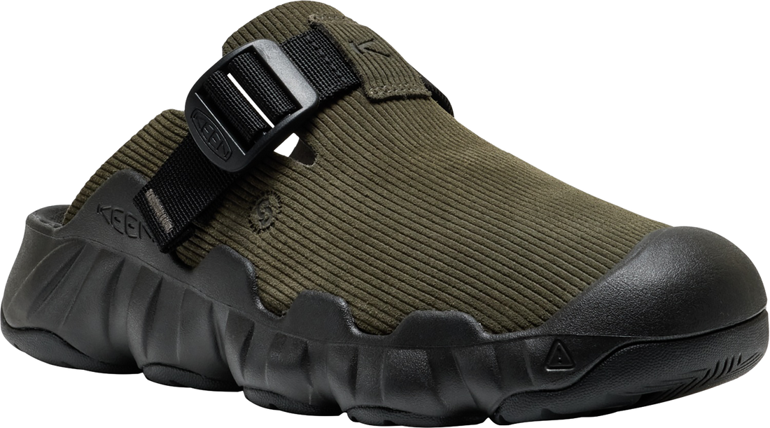 Quarter turn view Men&