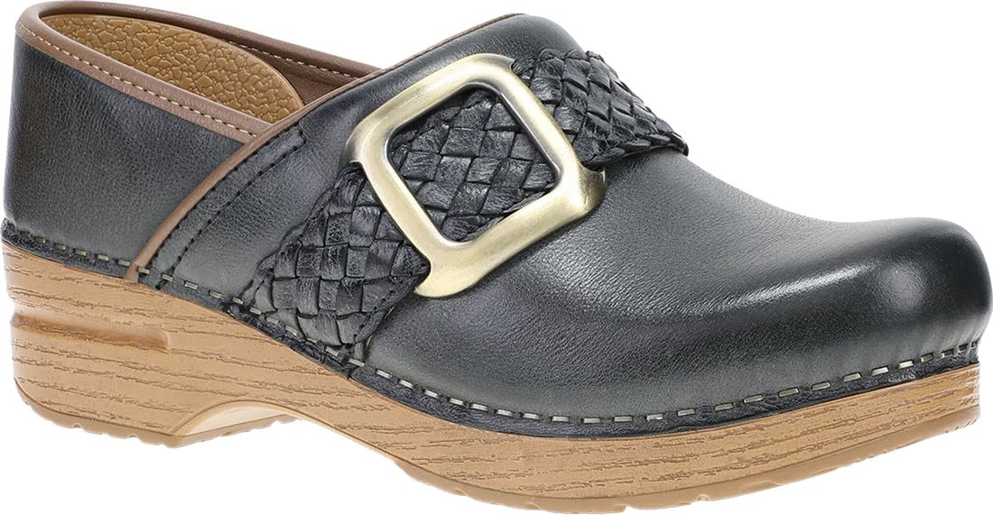 Quarter turn view Women&