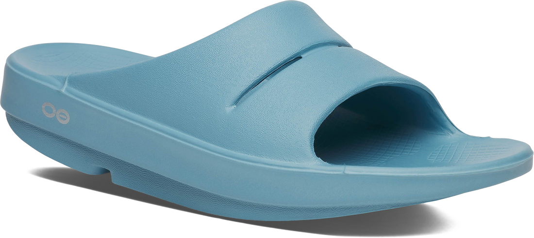 Quarter turn view Women&