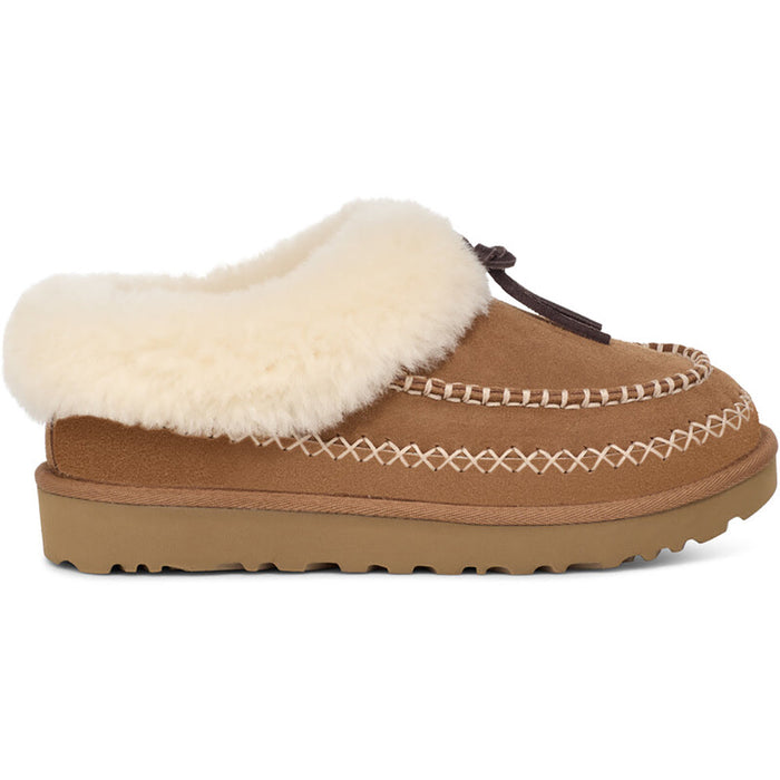 Quarter turn view Women's UGG Footwear style name Tasman Alpine in color Chestnut. Sku: 1158258CHE