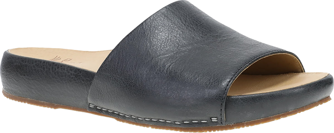 Quarter turn view Women&