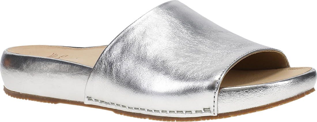 Quarter turn view Women&