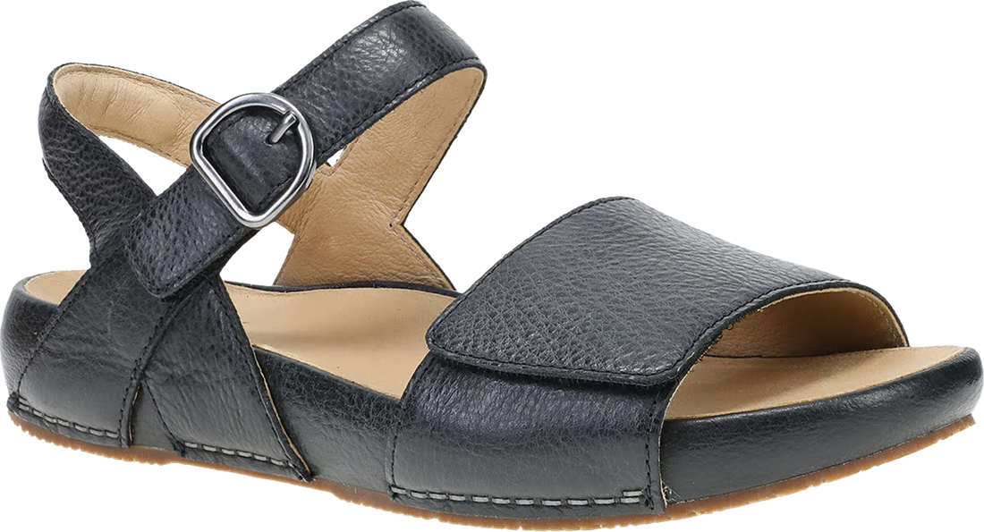 Quarter turn view Women&