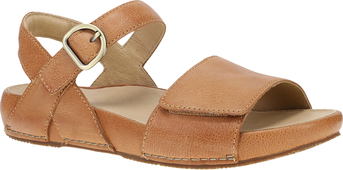 Quarter turn view Women&