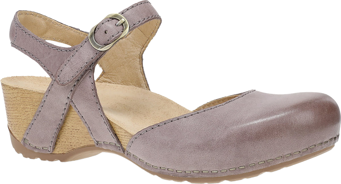 Quarter turn view Women&