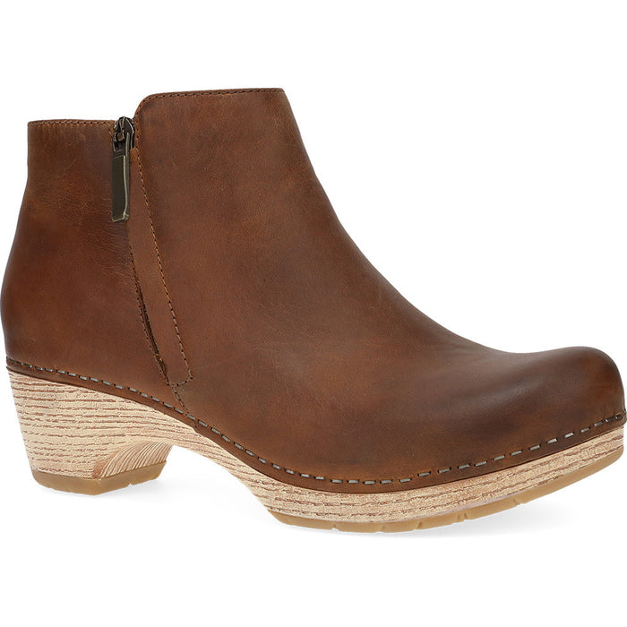 Quarter turn view Women's Dansko Footwear style name Lizanne in color Tan Oiled Pull Up. Sku: 2217-641400