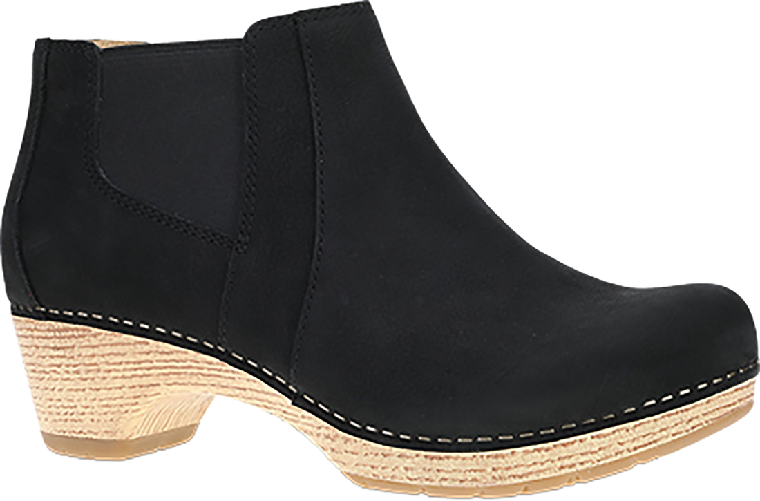 Quarter turn view Women&