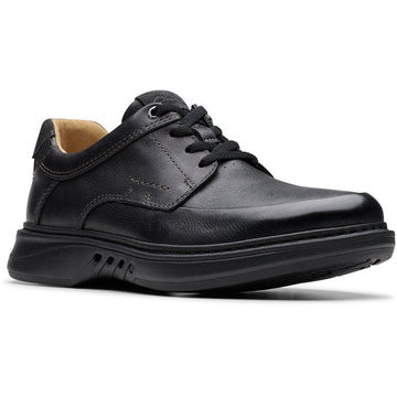 Quarter turn view Men's Clarks Footwear style name Un Briley Lace in color Black Leather. Sku: 26179979