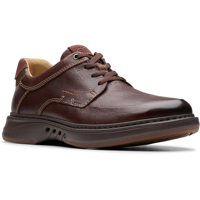 Quarter turn view Men's Clarks Footwear style name Un Briley Lace in color Mahogany. Sku: 26179980