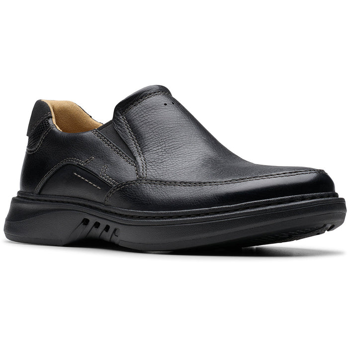 Quarter turn view Men's Clarks Footwear style name Un Briley Step in color Black Leather. Sku: 26179984