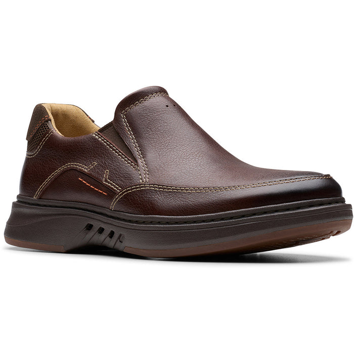 Quarter turn view Men's Clarks Footwear style name Un Briley Step in color Mahogany. Sku: 26179985