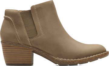 Quarter turn view Women's Clarks Footwear style name Kastela Lo Wide in color PEBBLE LTH. Sku: 26182950W