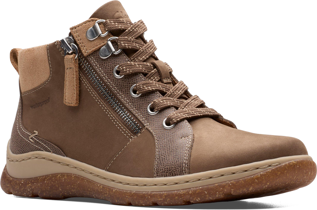 Quarter turn view Women&