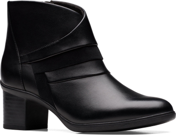 Quarter turn view Women's Clarks Footwear style name Shaya Sky Wide in color BLK LEA. Sku: 26183000W