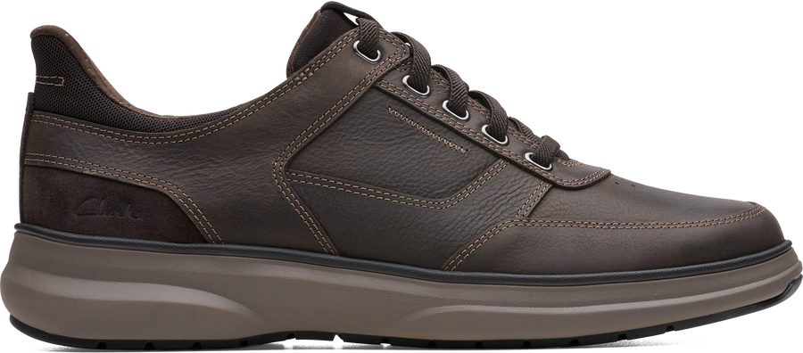 Quarter turn view Men's Clarks Footwear style name Mullan Easy Wide in color DK BRN LEA. Sku: 26184416W