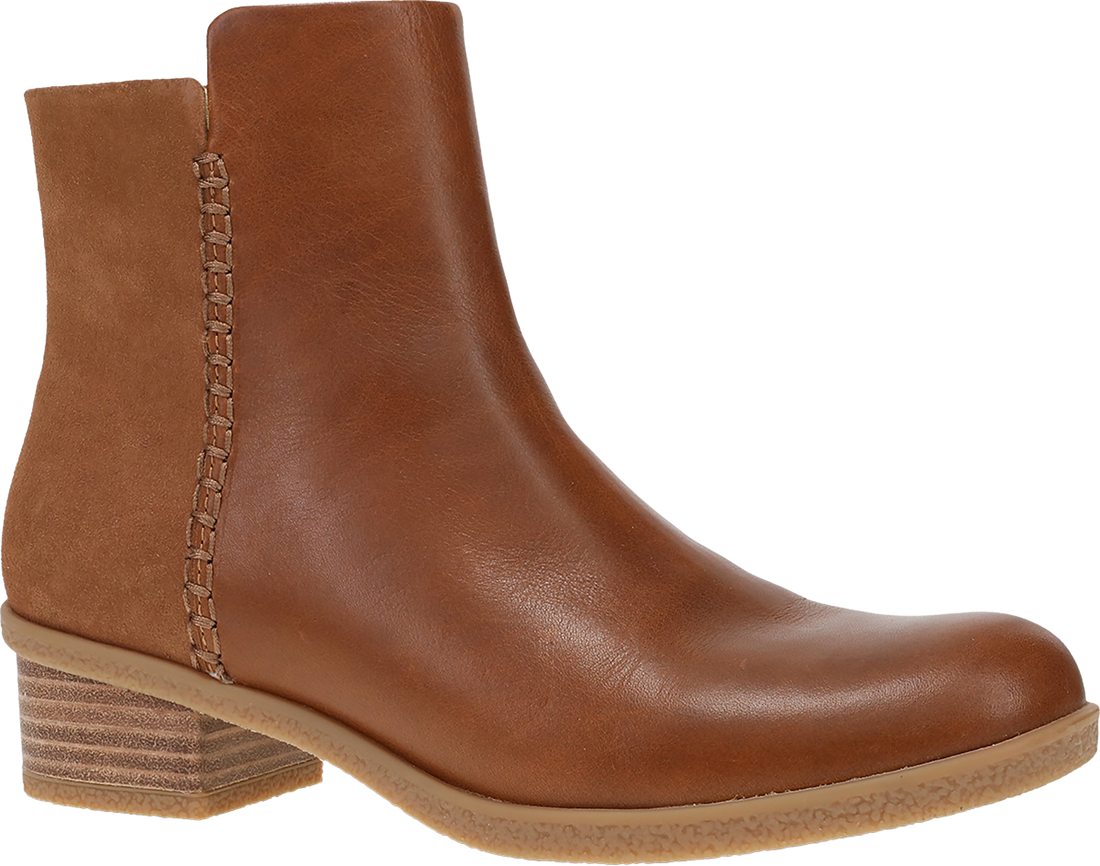 Quarter turn view Women&