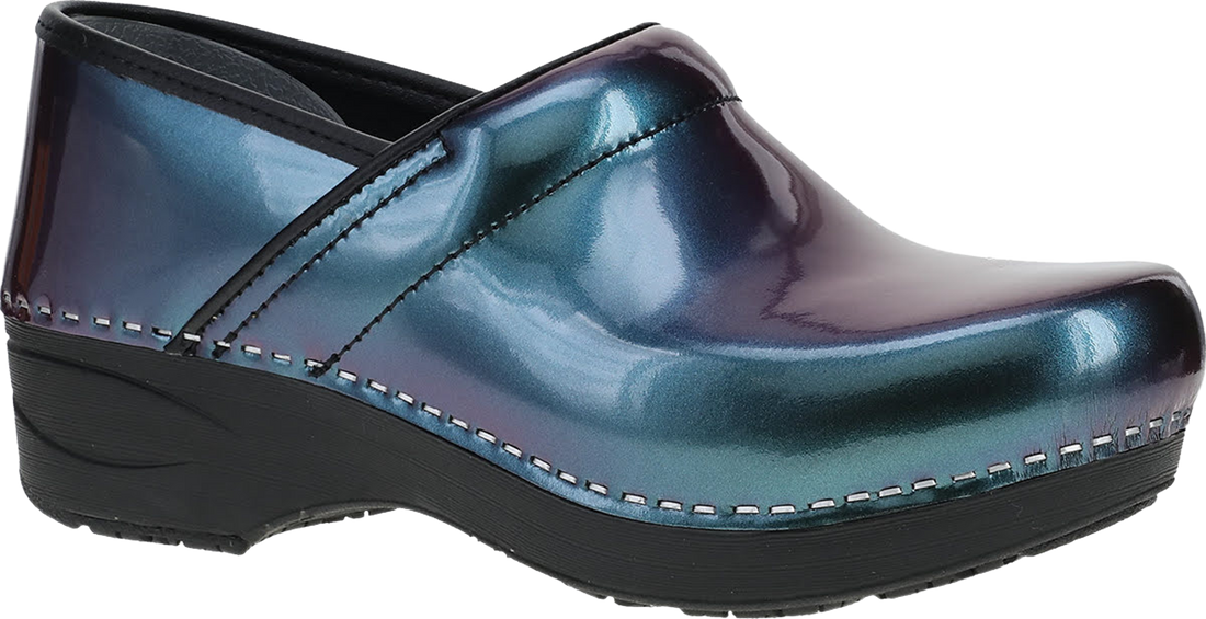 Quarter turn view Women&