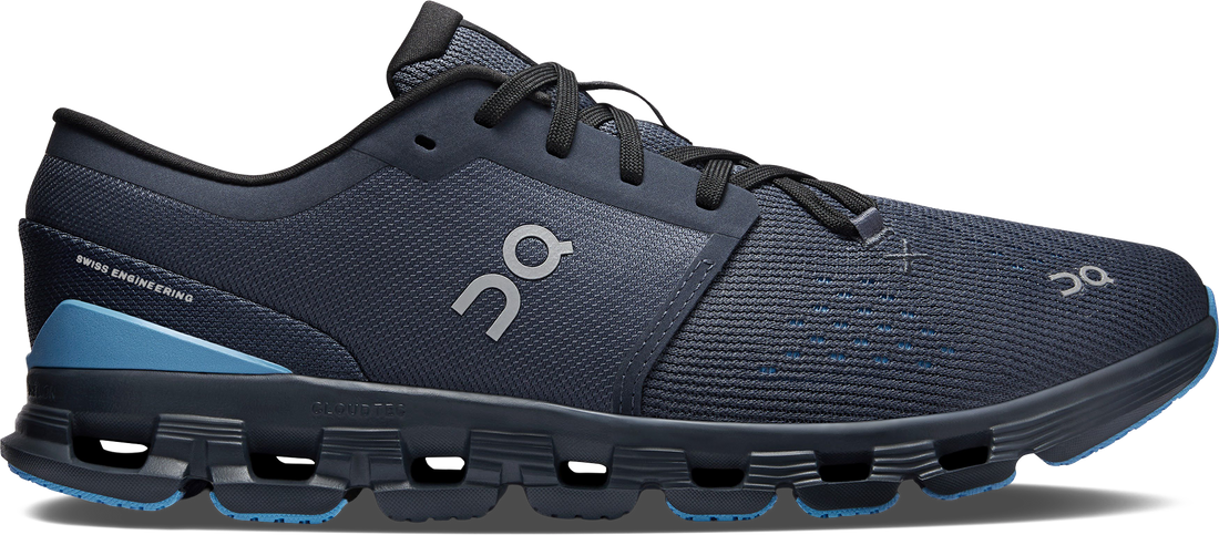 Quarter turn view Men&