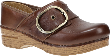 Quarter turn view Women's Dansko Footwear style name Pearson in color BROWN WAXY. Sku: 616786112