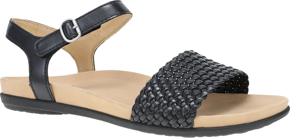 Quarter turn view Women&