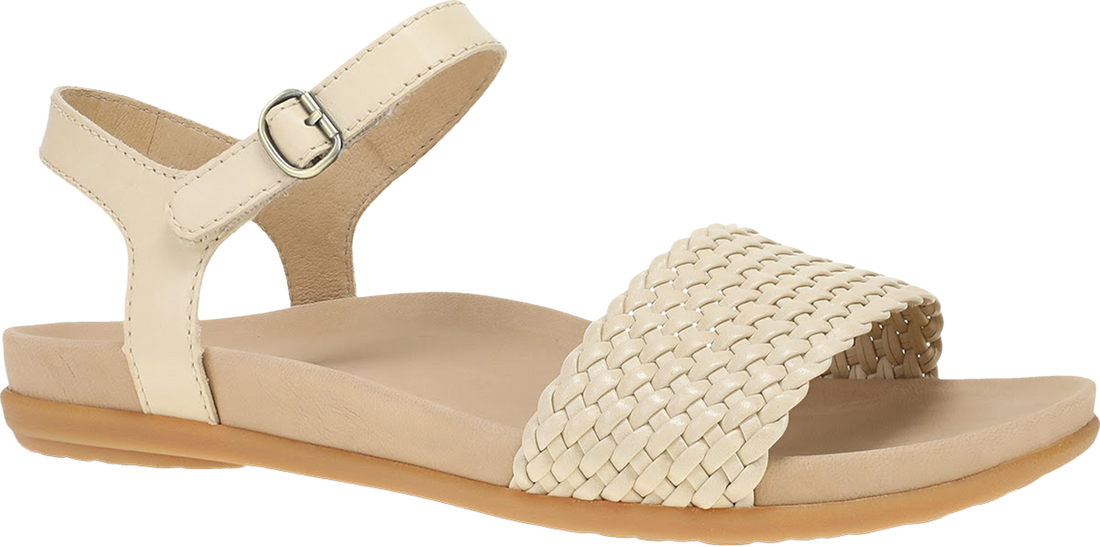 Quarter turn view Women&