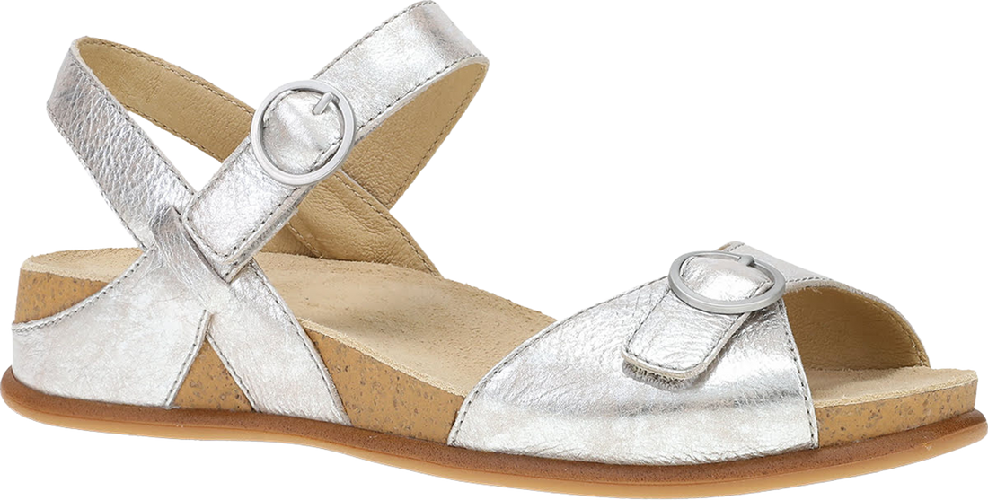 Quarter turn view Women&