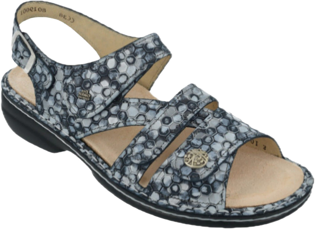 Quarter turn view Women&