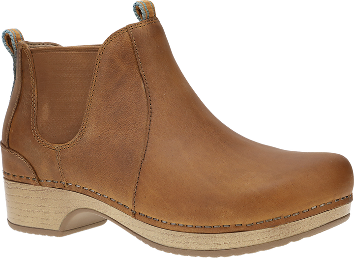 Quarter turn view Women's Dansko Footwear style name Becka in color TAN OIL PU. Sku: 9433371600