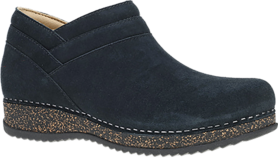 Quarter turn view Women's Dansko Footwear style name Muriel in color BLACK SUED. Sku: 9615020200