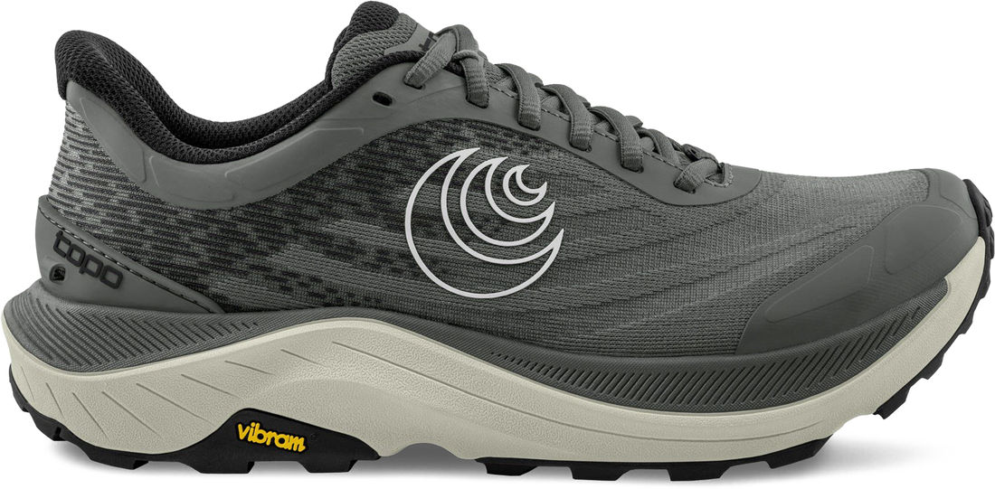 Quarter turn view Men&