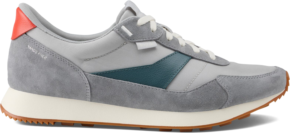 Quarter turn view Men&