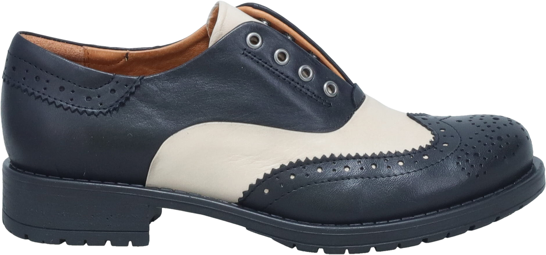 Quarter turn view Women&