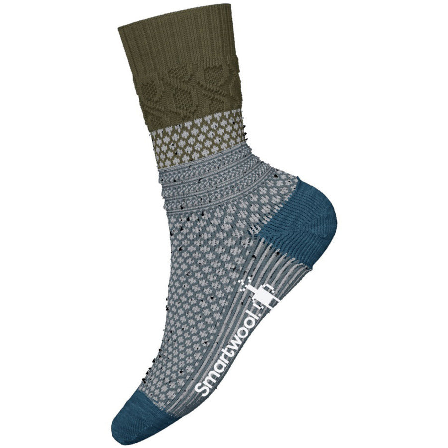 Quarter turn view Women's Smartwool Sock style name Popcorn Cable Crew in color Winter Moss. Sku: SW001843K18