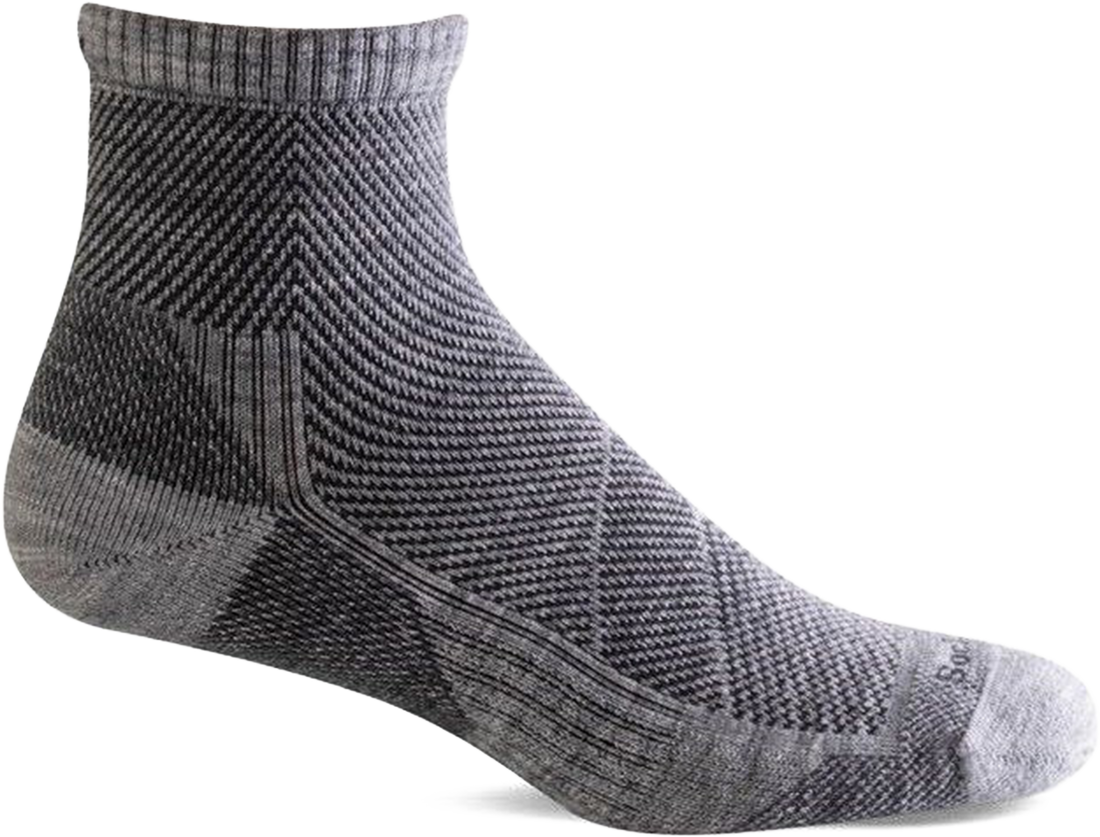 Quarter turn view Men&