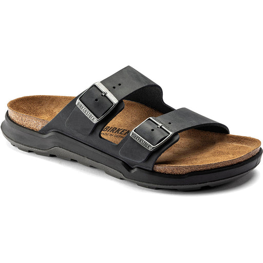 Quarter view Men's Footwear style name Arizona Rugged Regular in color Black Oiled. SKU: 1018461