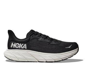 Quarter view Women's Hoka Footwear style name Arahi 7 Wide in color Bwht. Sku: 1147890BWHT