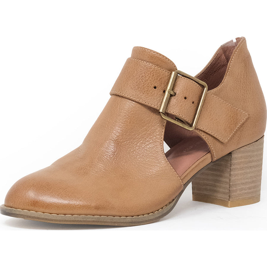 Quarter view Women's Django & Juliette Footwear style name Sanfort in color Cognac. Sku: DJ18811T1RLE