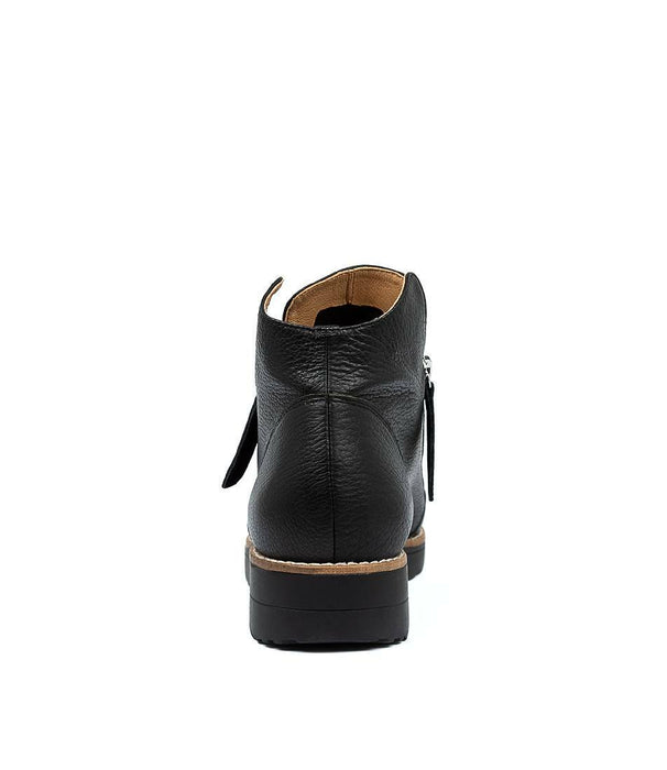 Rear View Women's Django & Juliette Ohmy Sneaker In Black/ Black Sole Leather Sku: Dj16318B75Le