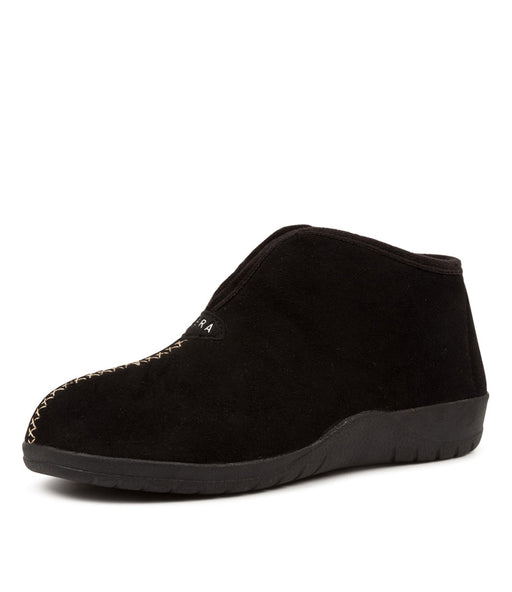 Quarter view Women's Ziera Footwear style name Cuddles in Black-Black Fur Microsuede. Sku: ZR10209BUCMS-W